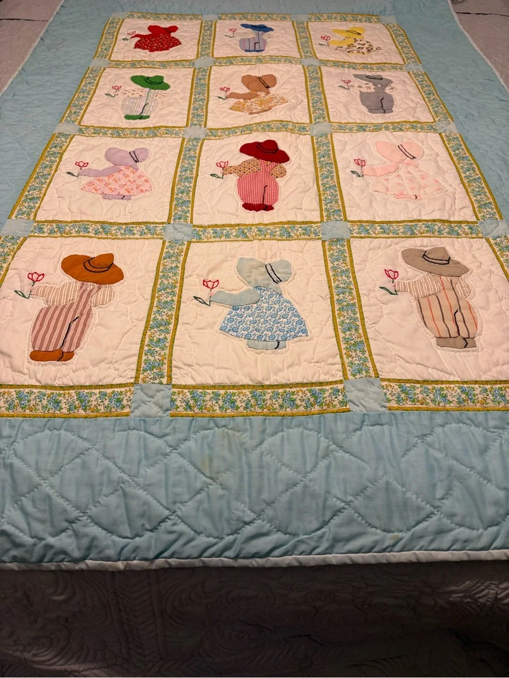 Vintage 1960s 1970s Handmade Applique Quilt 41x61 Sunbonnet Figures Blue